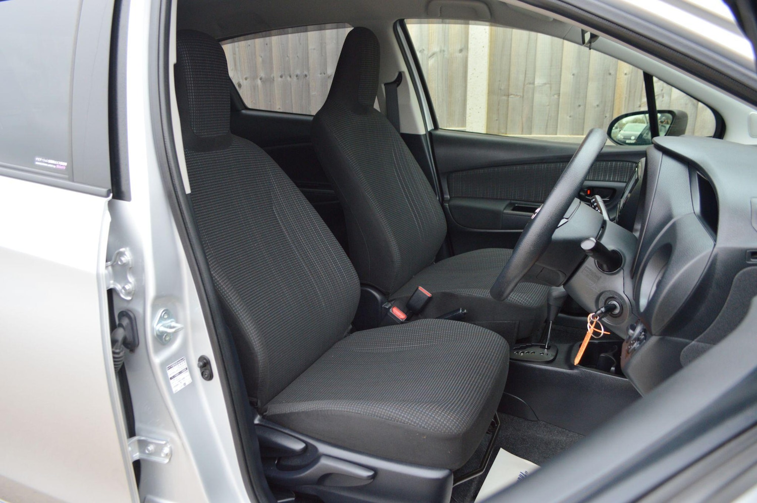 Used Toyota Vitz 2025 for sale - 76457230: Photo 2