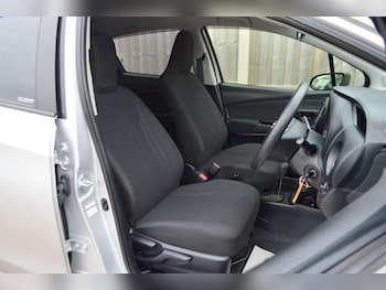 Used Toyota Vitz 2017 for sale - 76457230: Photo