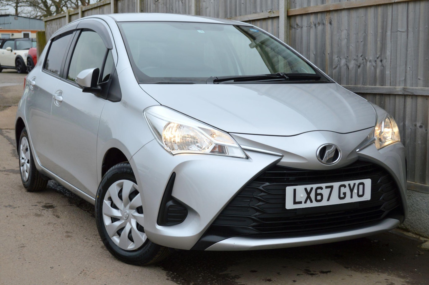 Used Toyota Vitz 2025 for sale - 76457230: Photo 3