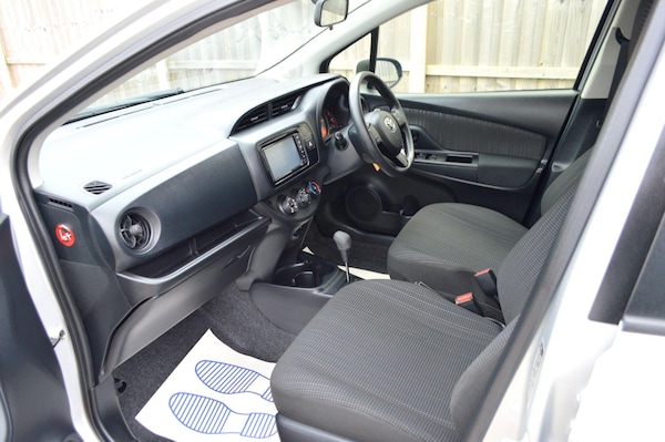 Used Toyota Vitz for sale - 73742199: Photo 16