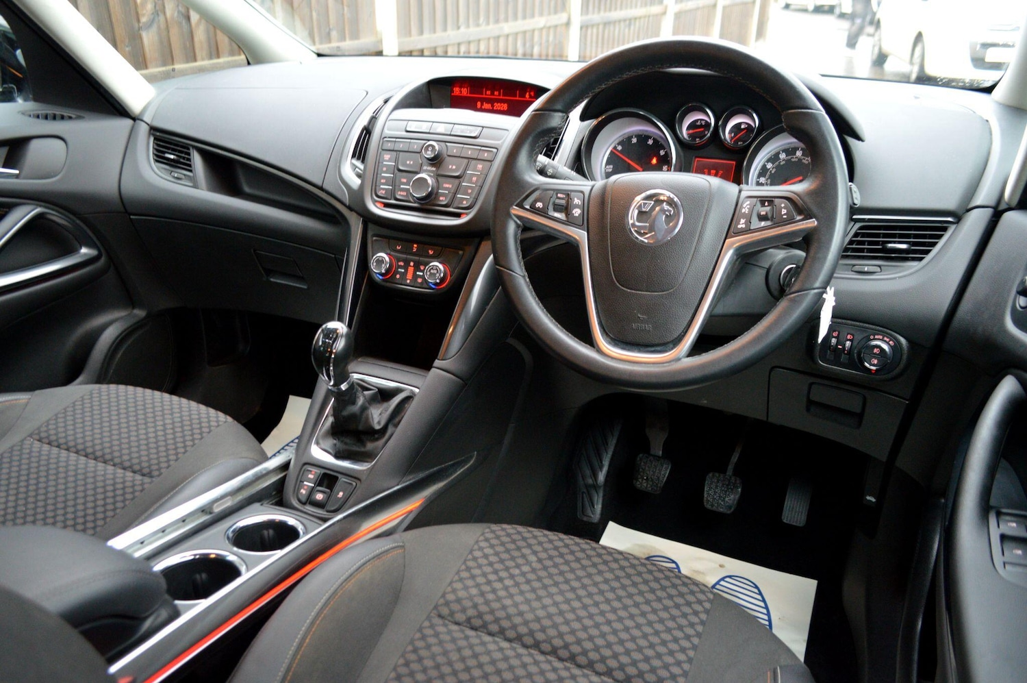 Used Vauxhall Zafira 2015 for sale - 77156180: Photo 2