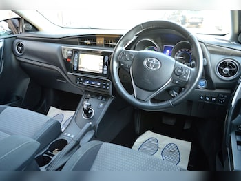 Used Toyota Auris 2018 for sale - 77017200: Photo