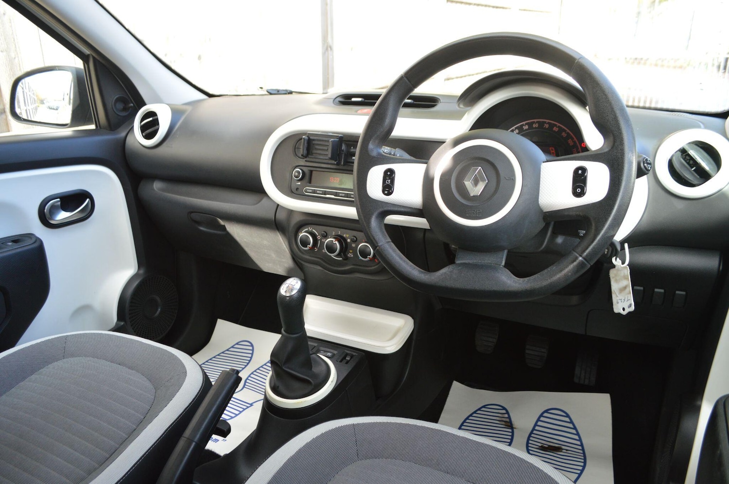 Used Renault Twingo 2017 for sale - 76786512: Photo 2