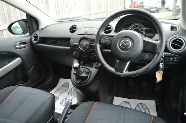 Used Mazda Mazda2 2014 for sale - 75677575: Photo 2