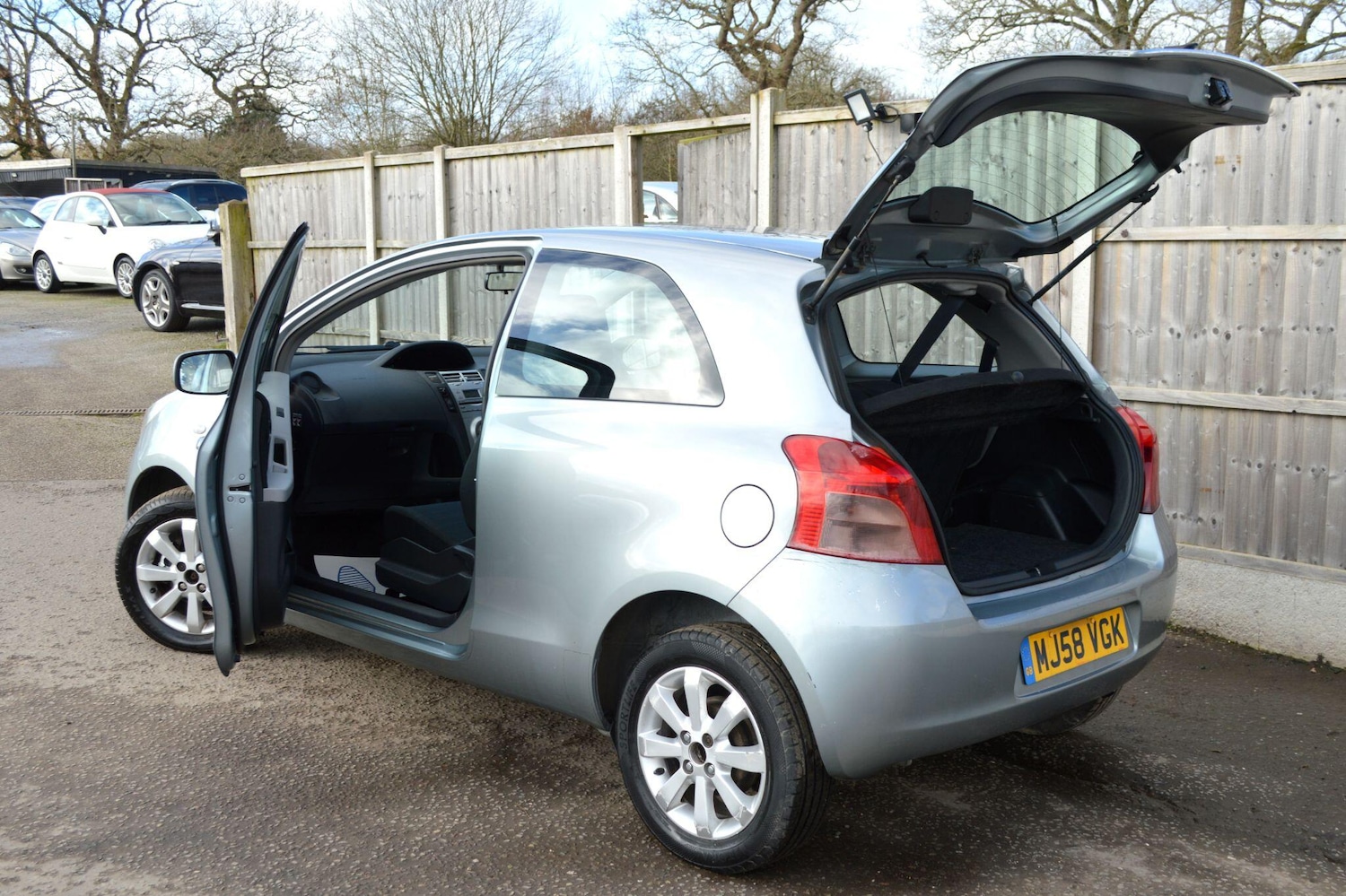 Used Toyota Yaris for sale - 77657908: Photo 12