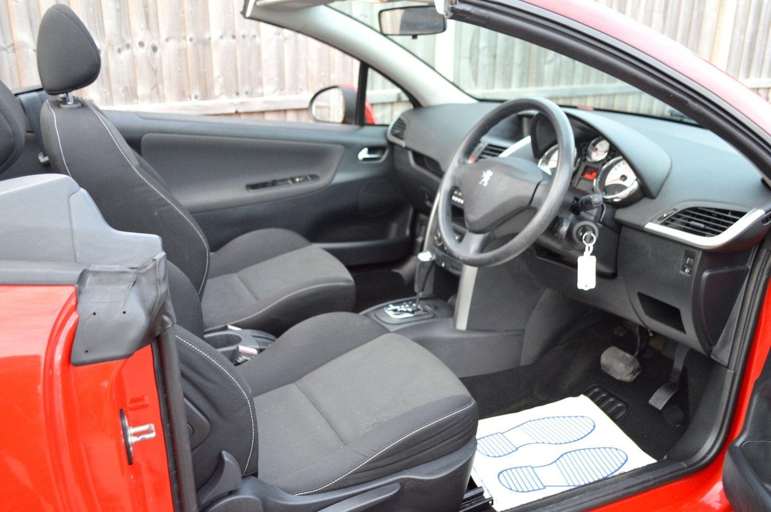 Used Peugeot 207 2011 for sale - 76996285: Photo 2