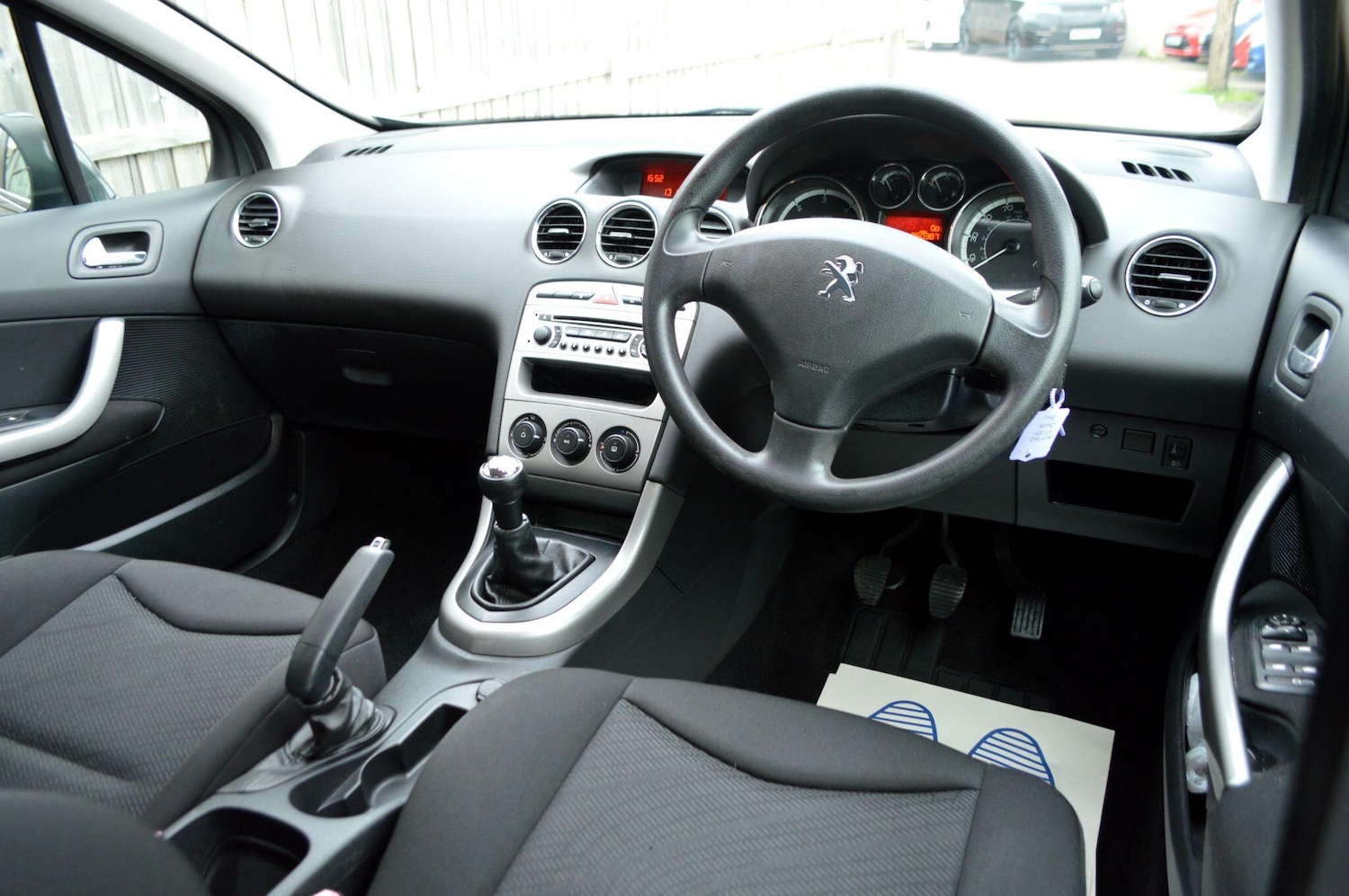 Used Peugeot 308 2018 for sale - 76573032: Photo 2