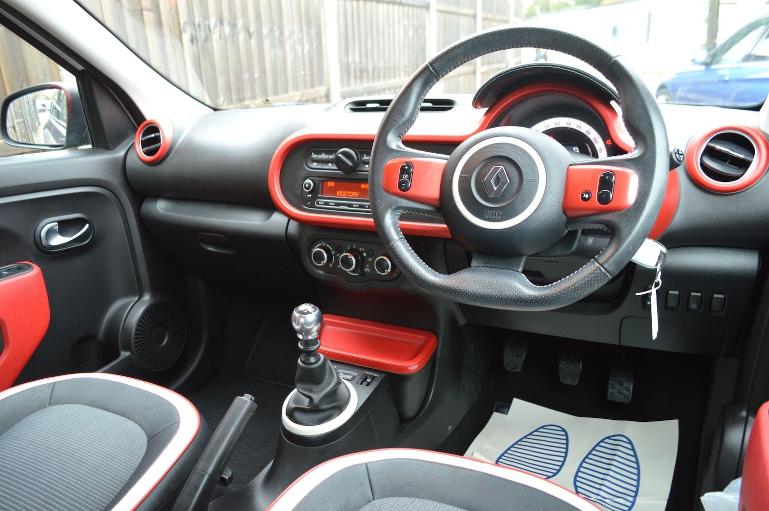 Used Renault Twingo 2016 for sale - 76752560: Photo 2