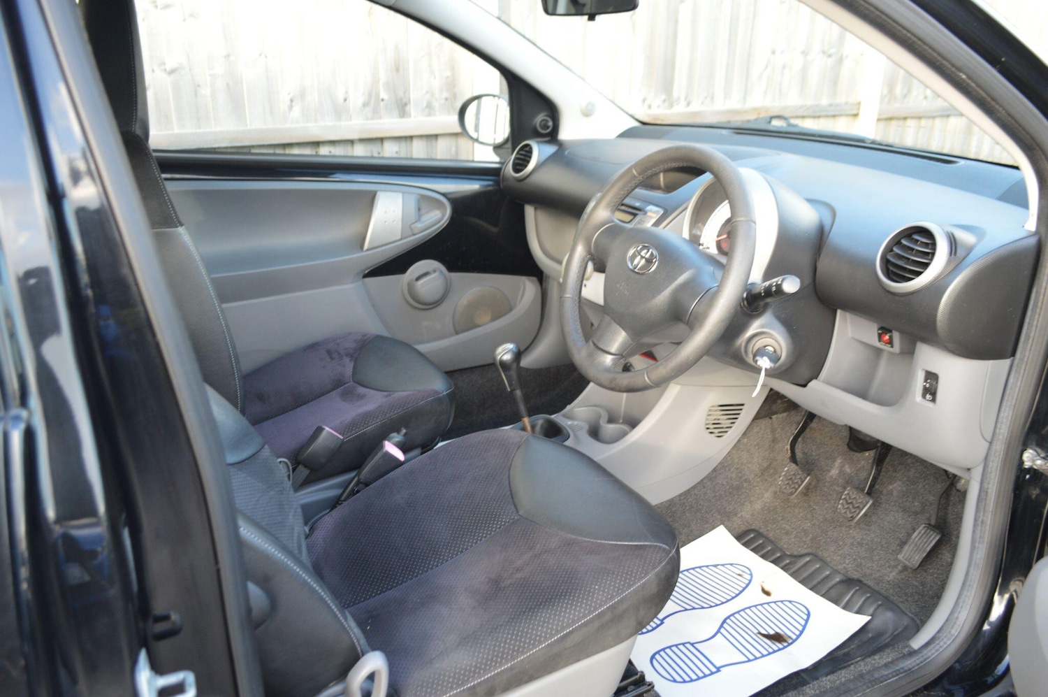 Used Toyota AYGO 2010 for sale - 76786374: Photo 2