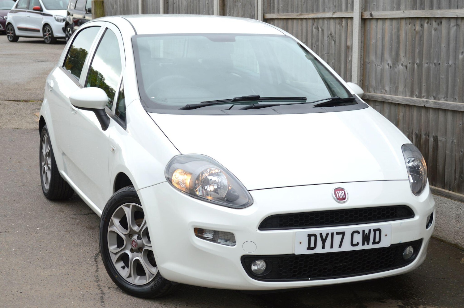 Used Fiat Punto 2017 for sale - 76424079: Photo 1