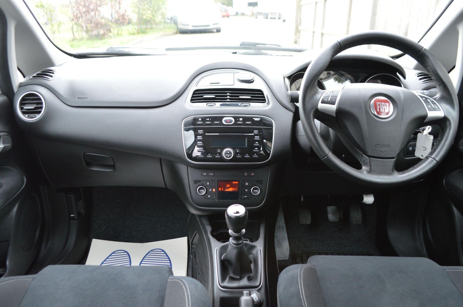 Used Fiat Punto 2017 for sale - 76424079: Photo 2