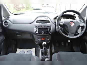 Used Fiat Punto 2017 for sale - 76424079: Photo