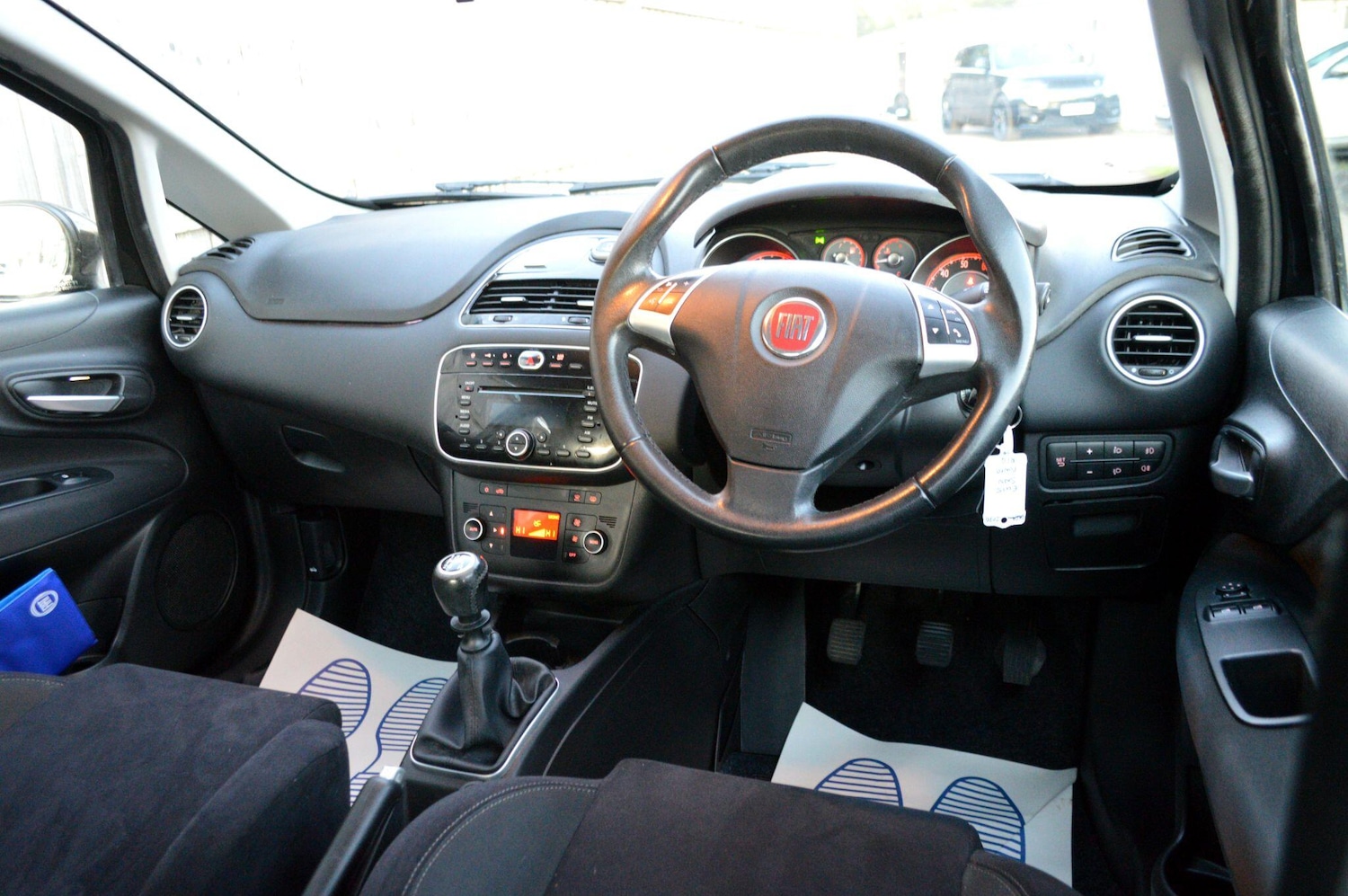 Used Fiat Punto 2015 for sale - 77097537: Photo 2