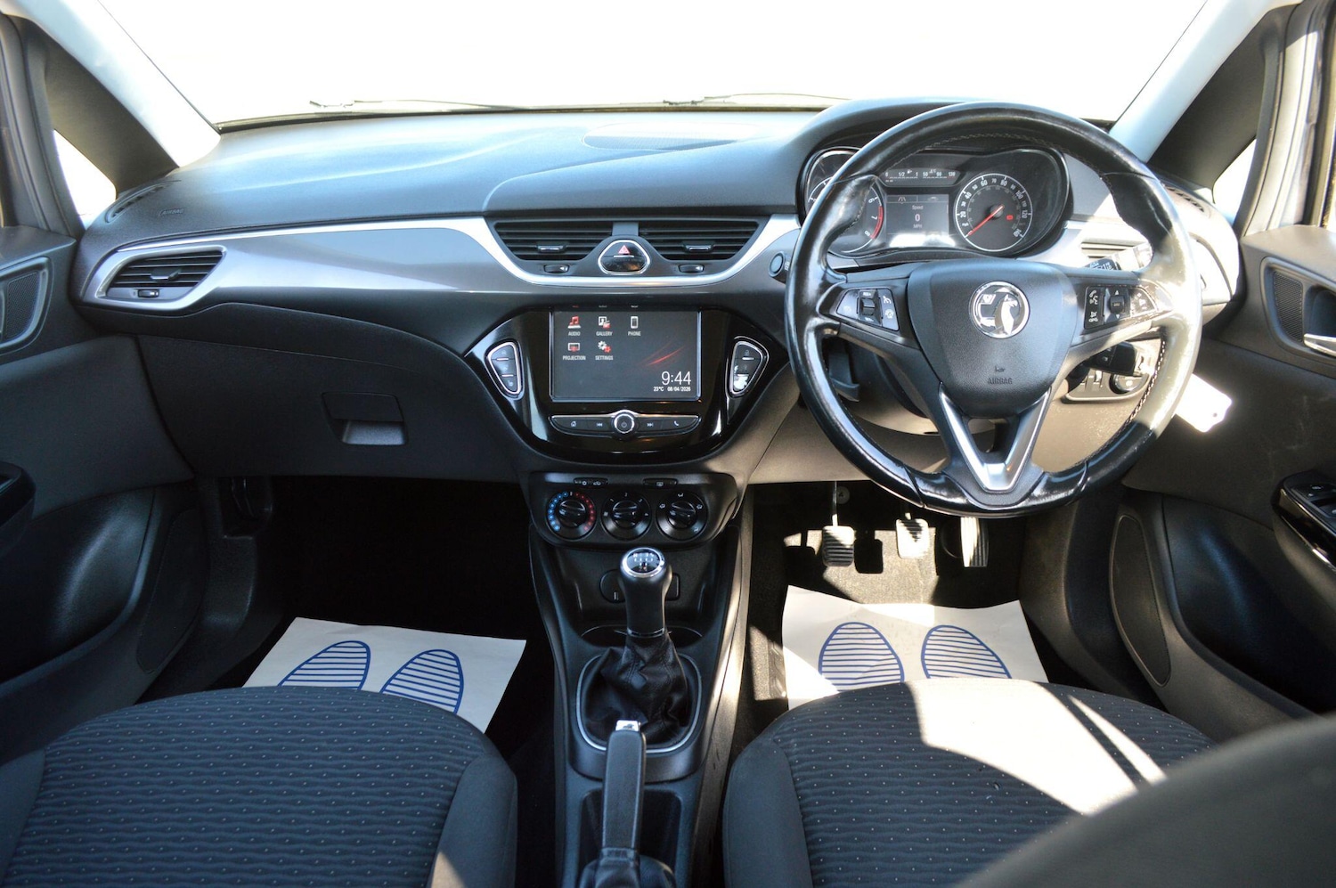 Used Vauxhall Corsa 2016 for sale - 78170531: Photo 2