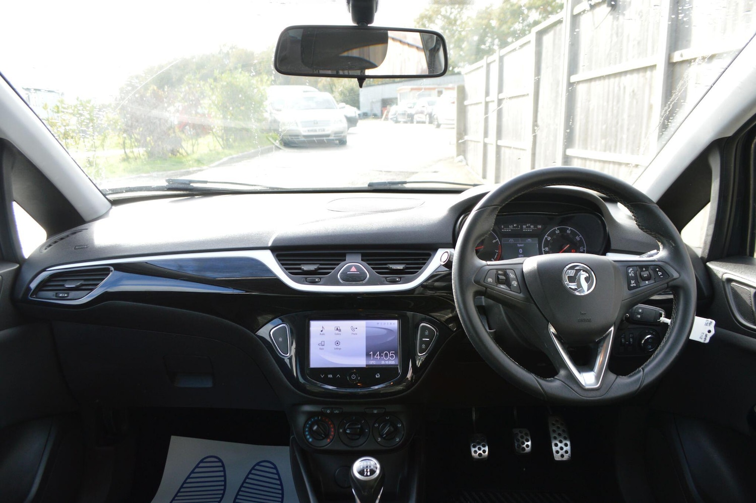 Used Vauxhall Corsa 2015 for sale - 76377429: Photo 2