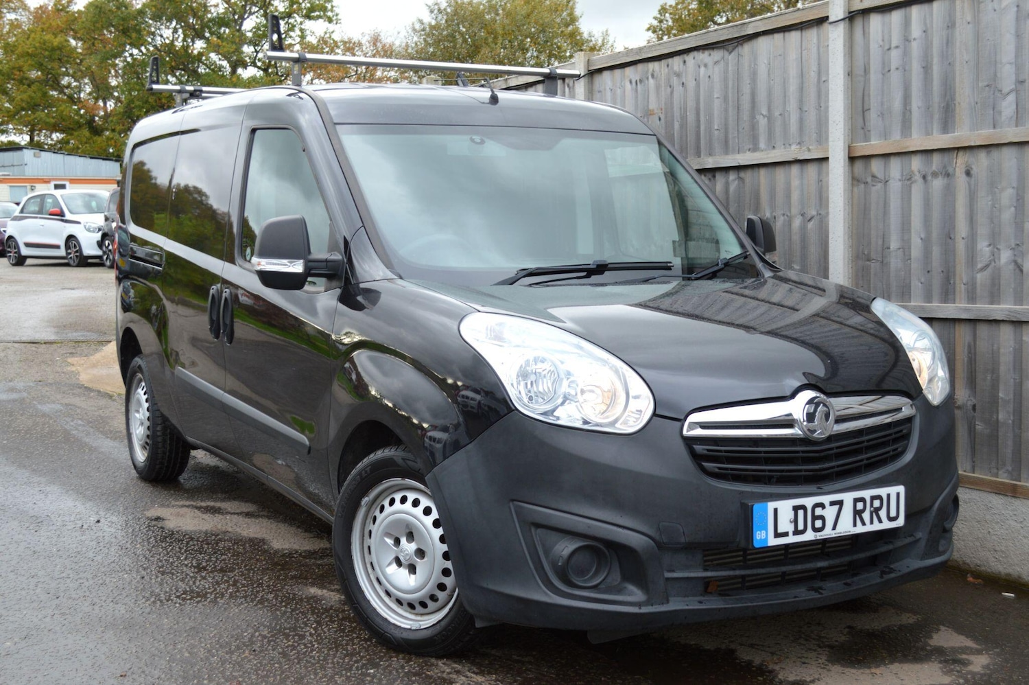 Used Vauxhall Combo 2017 for sale - 76498532: Photo 3