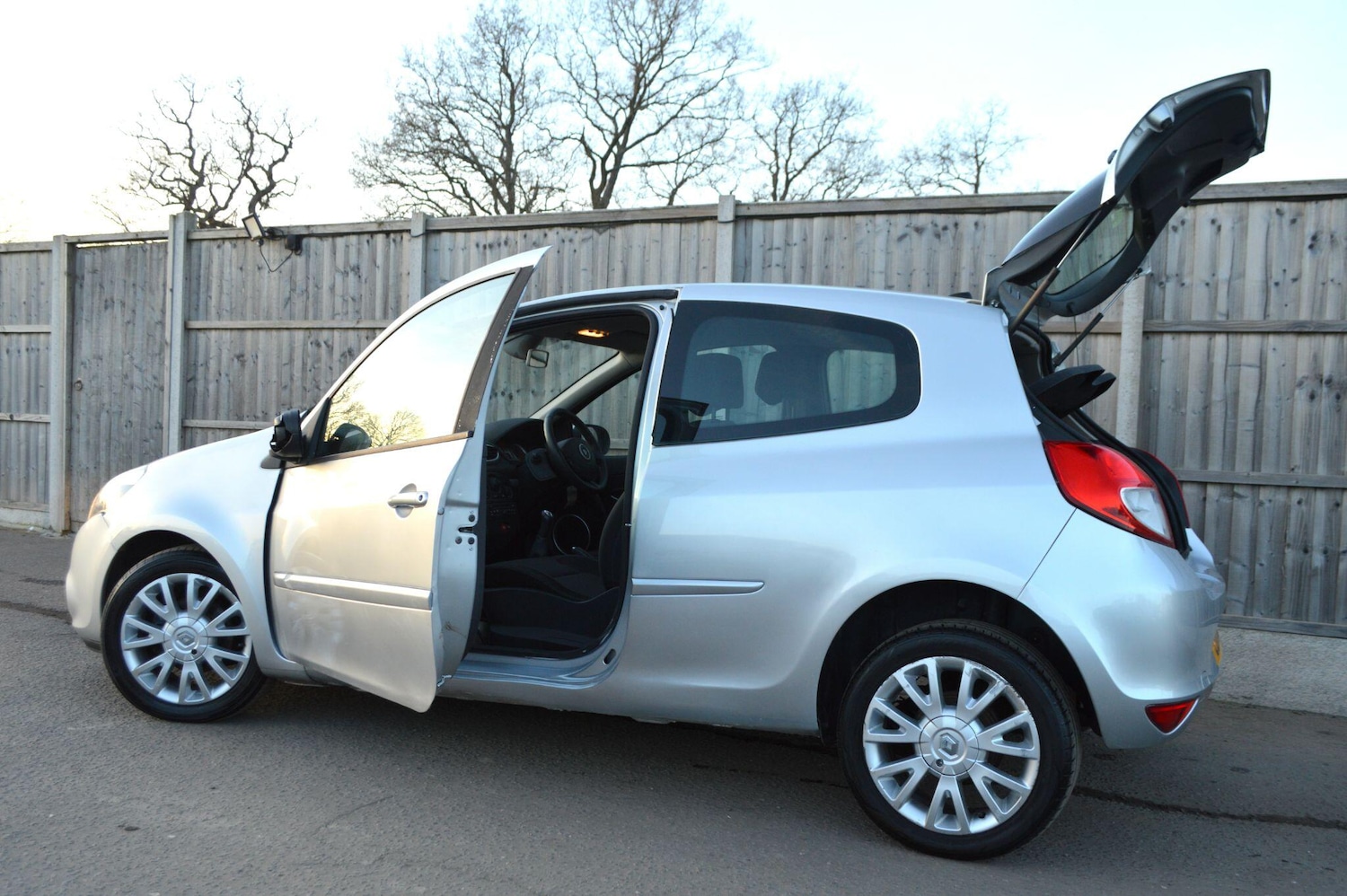 Used Renault Clio 2011 for sale - 77081409: Photo 12