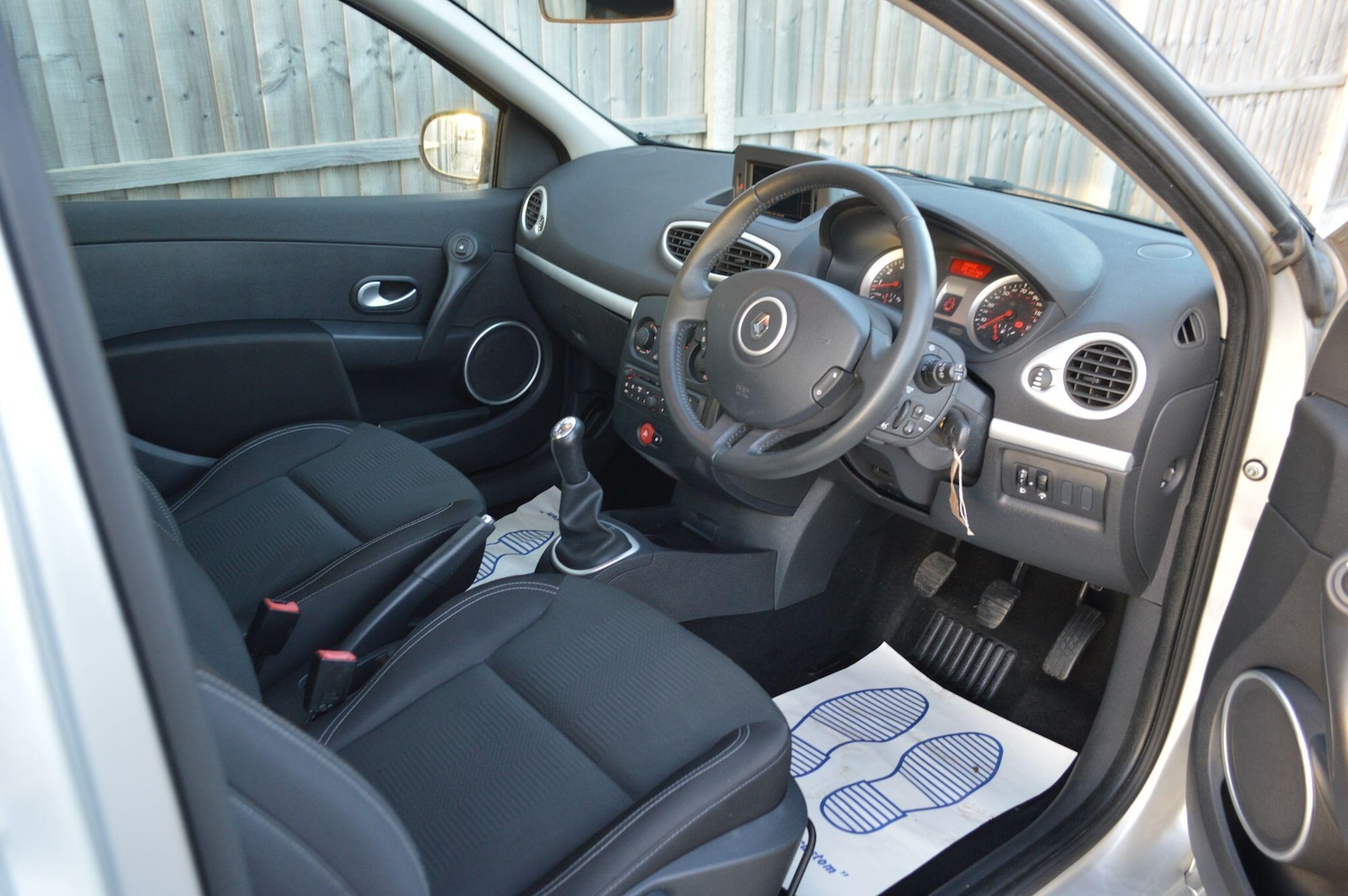 Used Renault Clio 2011 for sale - 77081409: Photo 2
