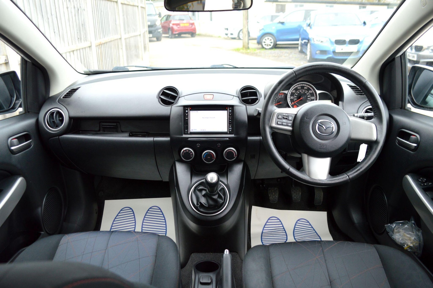 Used Mazda Mazda2 2013 for sale - 76952903: Photo 2