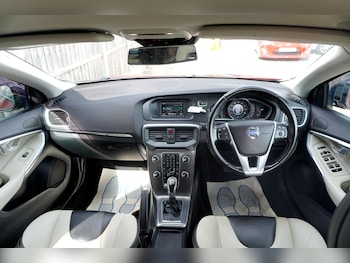 Used Volvo V40 2015 for sale - 79316175: Photo