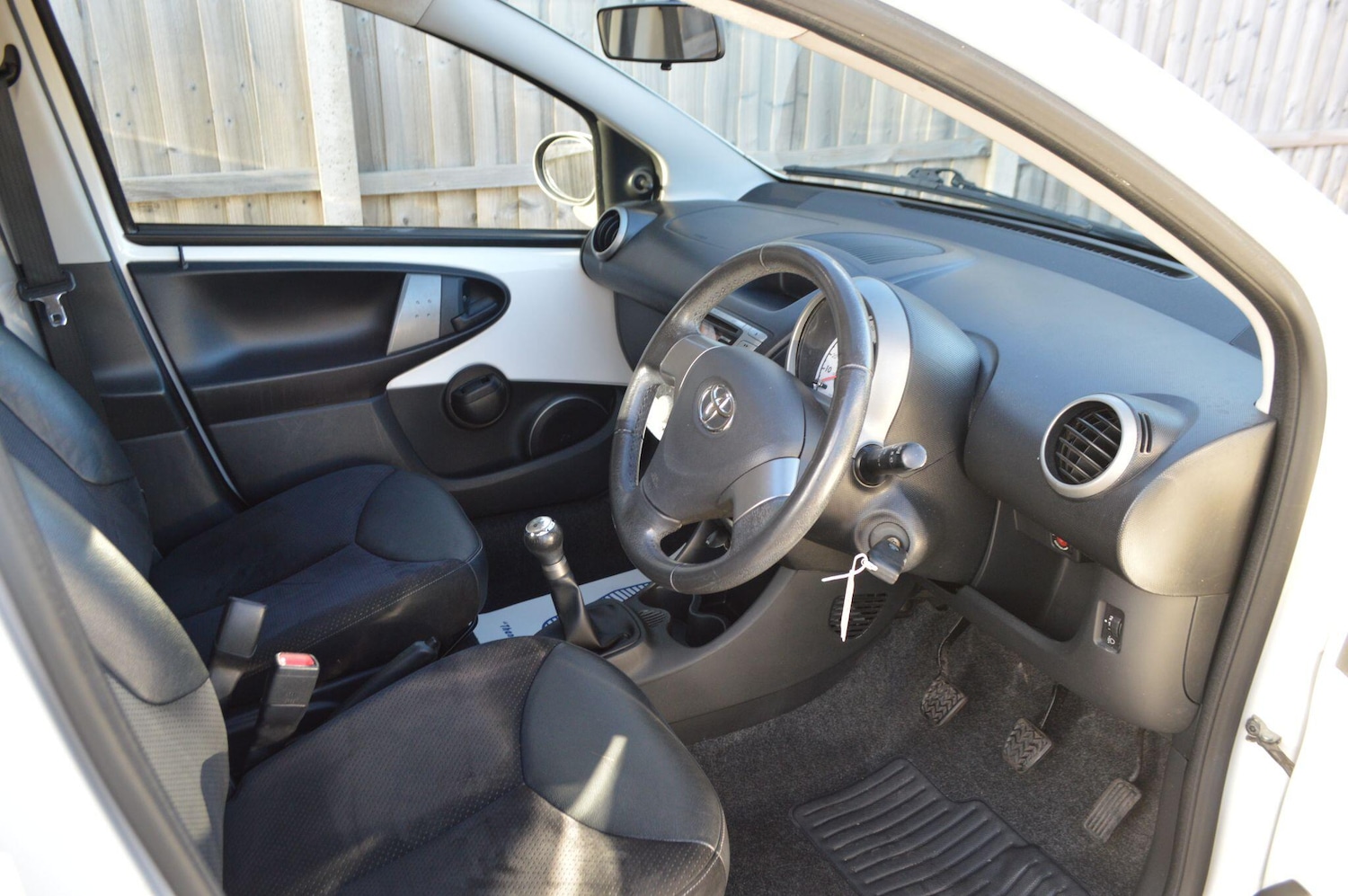Used Toyota AYGO 2013 for sale - 76371475: Photo 2