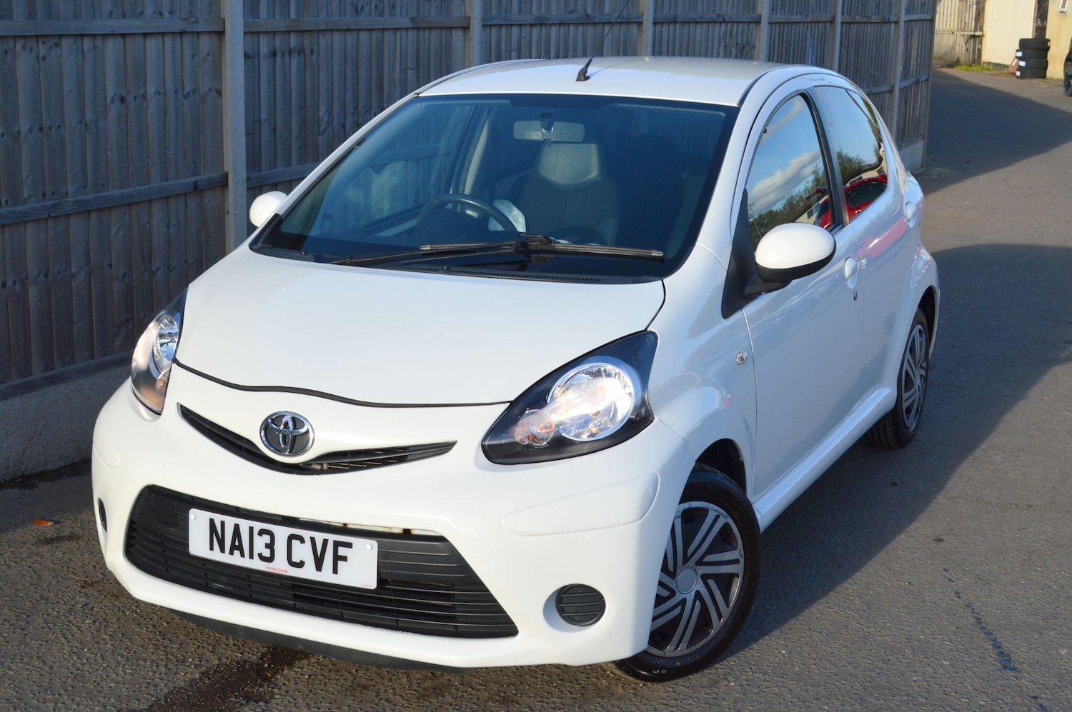 Used Toyota AYGO 2013 for sale - 76371475: Photo 3