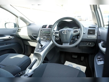 Used Toyota Auris 2011 for sale - 78685000: Photo