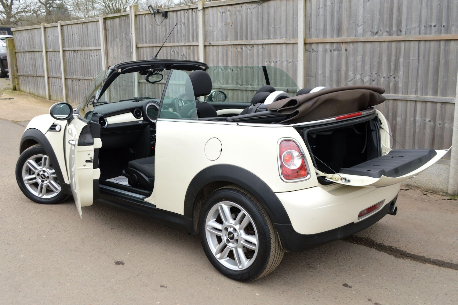 Used MINI Convertible 2014 for sale - 77784778: Photo 16