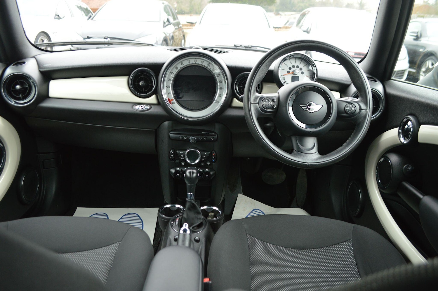 Used MINI Convertible 2014 for sale - 77784778: Photo 2