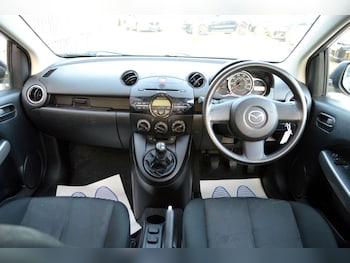 Used Mazda Mazda2 2014 for sale - 77683117: Photo