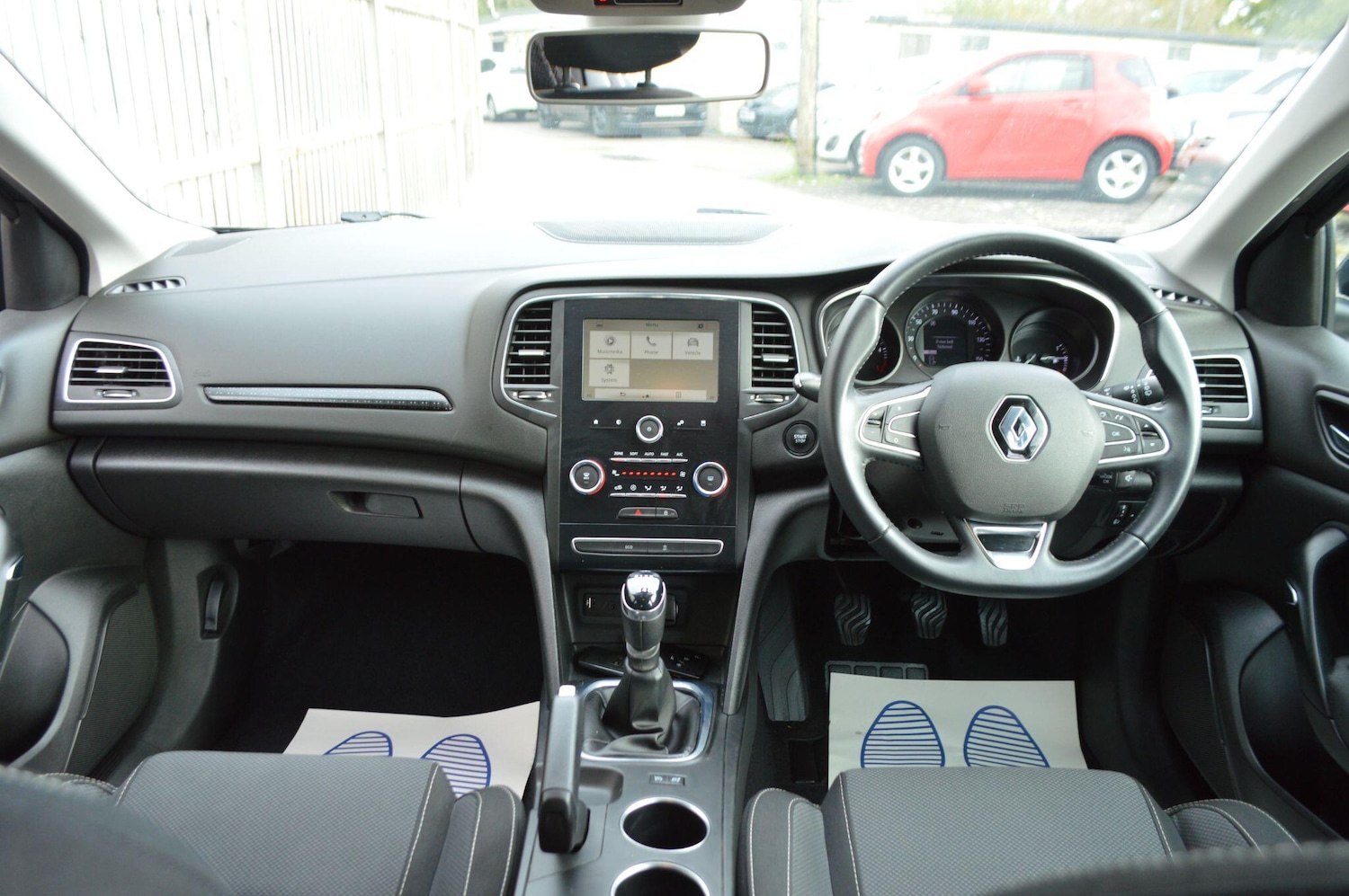 Used Renault Megane 2018 for sale - 76348721: Photo 2