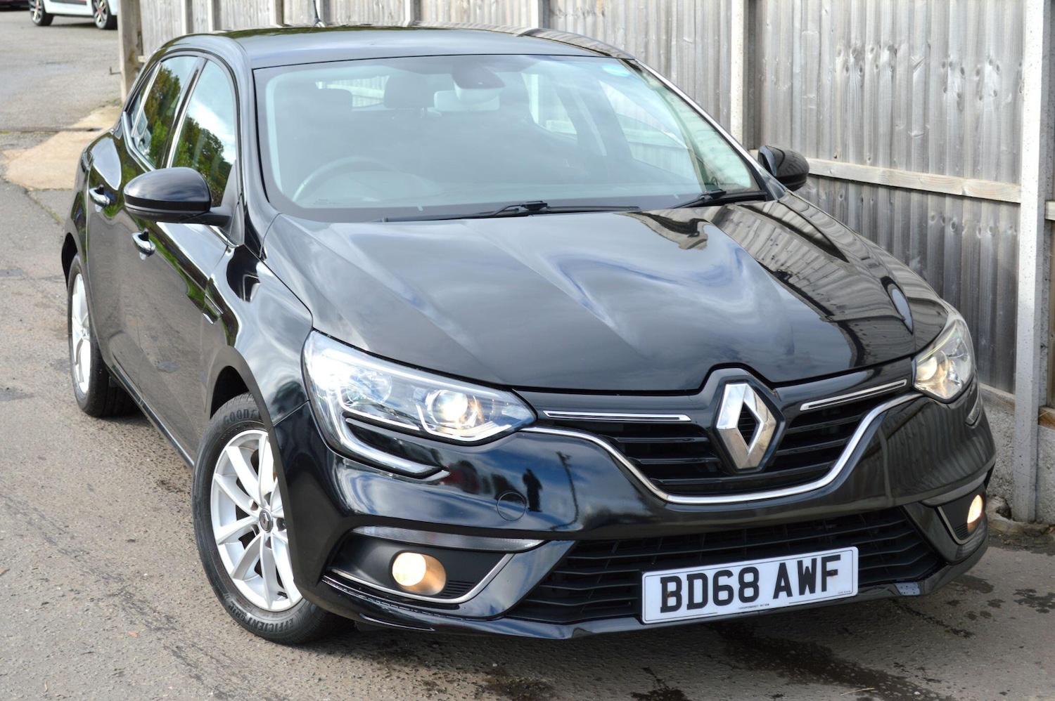 Used Renault Megane 2018 for sale - 76348721: Photo 3