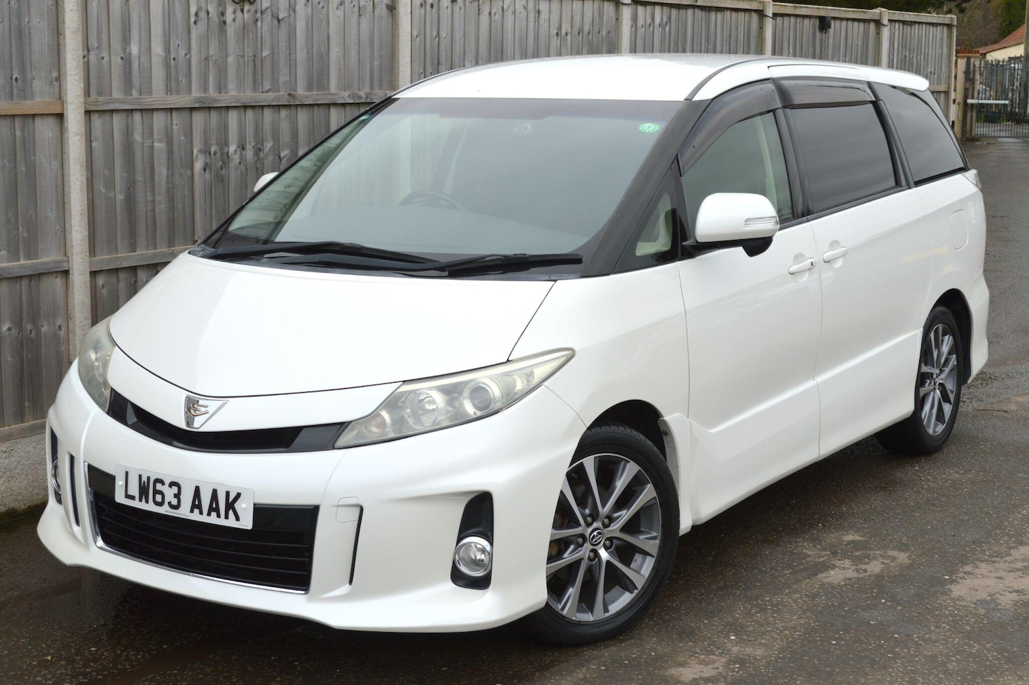 Used Toyota Estima for sale - 77633927: Photo 3