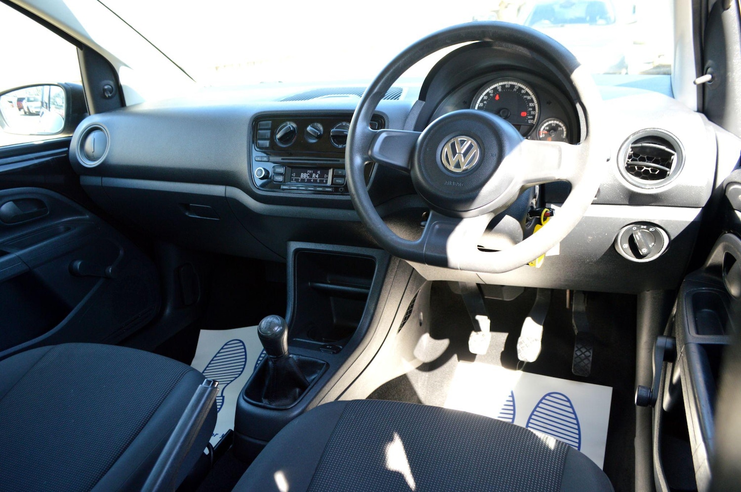 Used Volkswagen up! 2013 for sale - 76994416: Photo 2