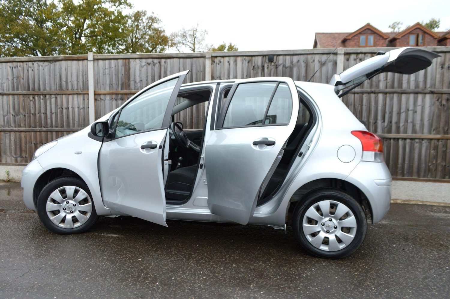Used Toyota Yaris 2009 for sale - 76549397: Photo 15