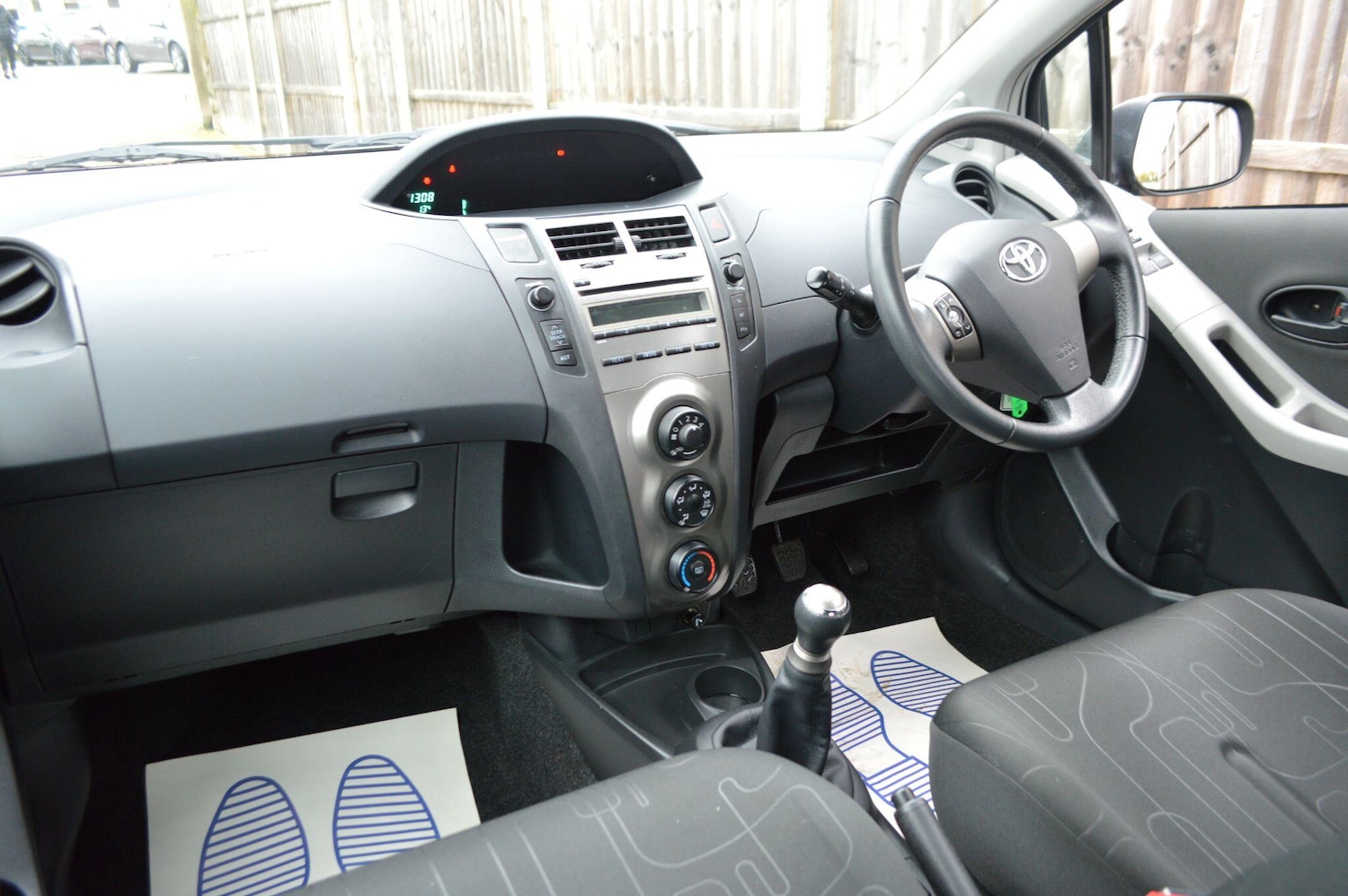 Used Toyota Yaris 2009 for sale - 76549397: Photo 18