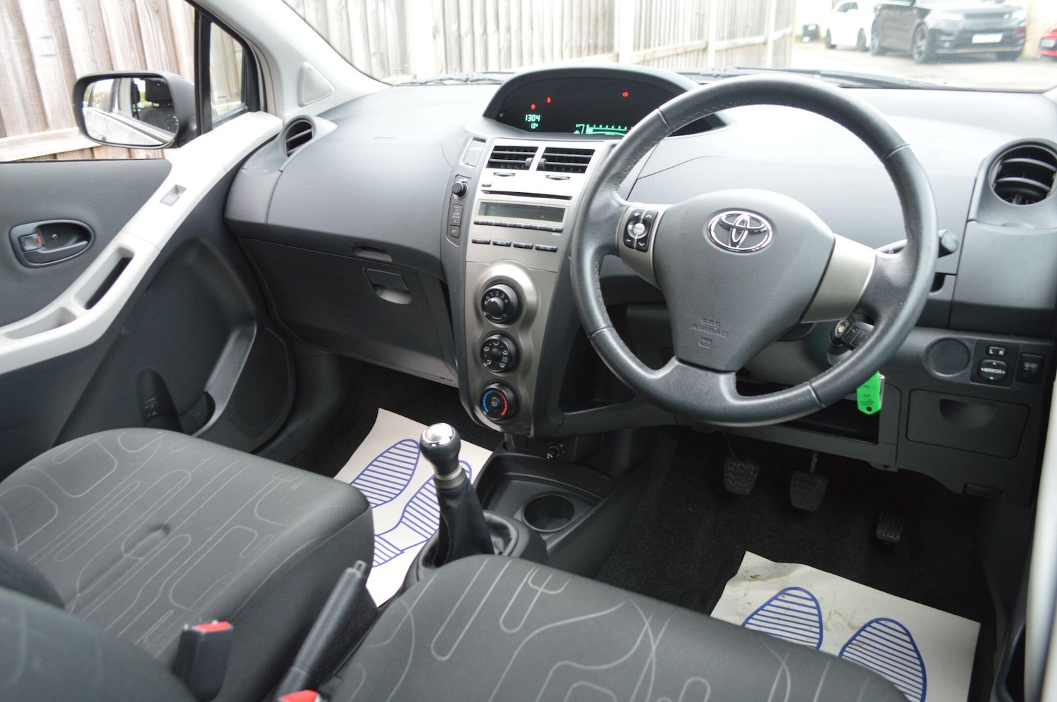 Used Toyota Yaris 2009 for sale - 76549397: Photo 2