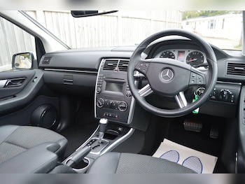 Used Mercedes-Benz B Class 2010 for sale - 76284304: Photo 2