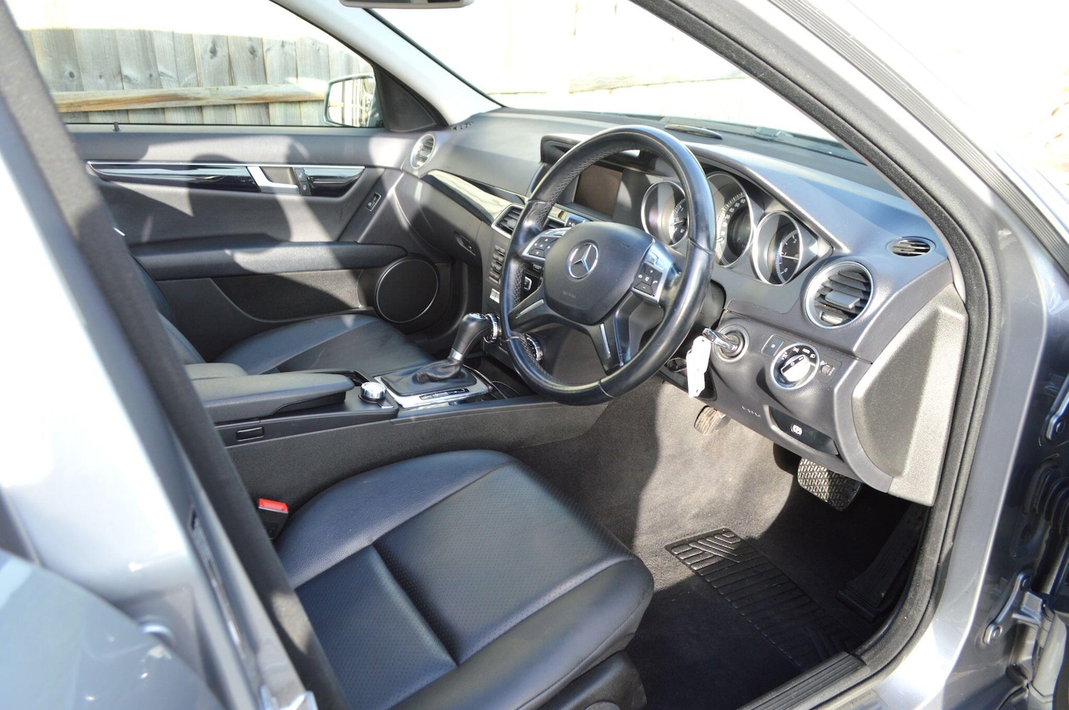 Used Mercedes-Benz C Class 2014 for sale - 76850400: Photo 2