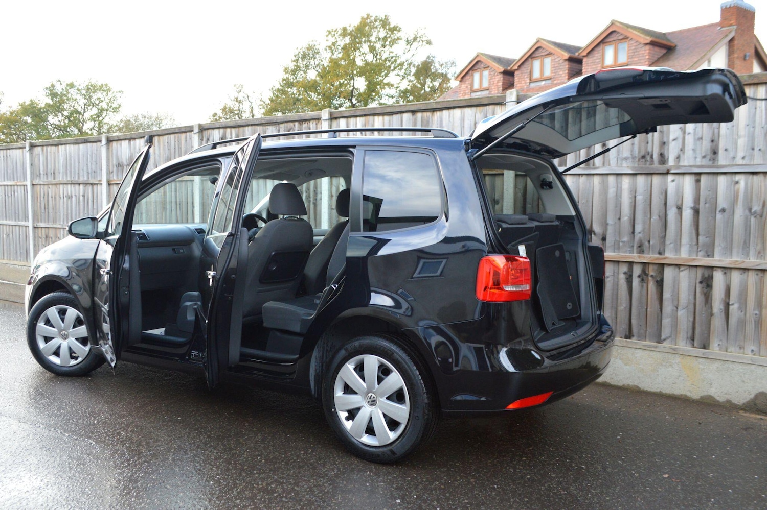 Used Volkswagen Touran 2025 for sale - 76633228: Photo 18