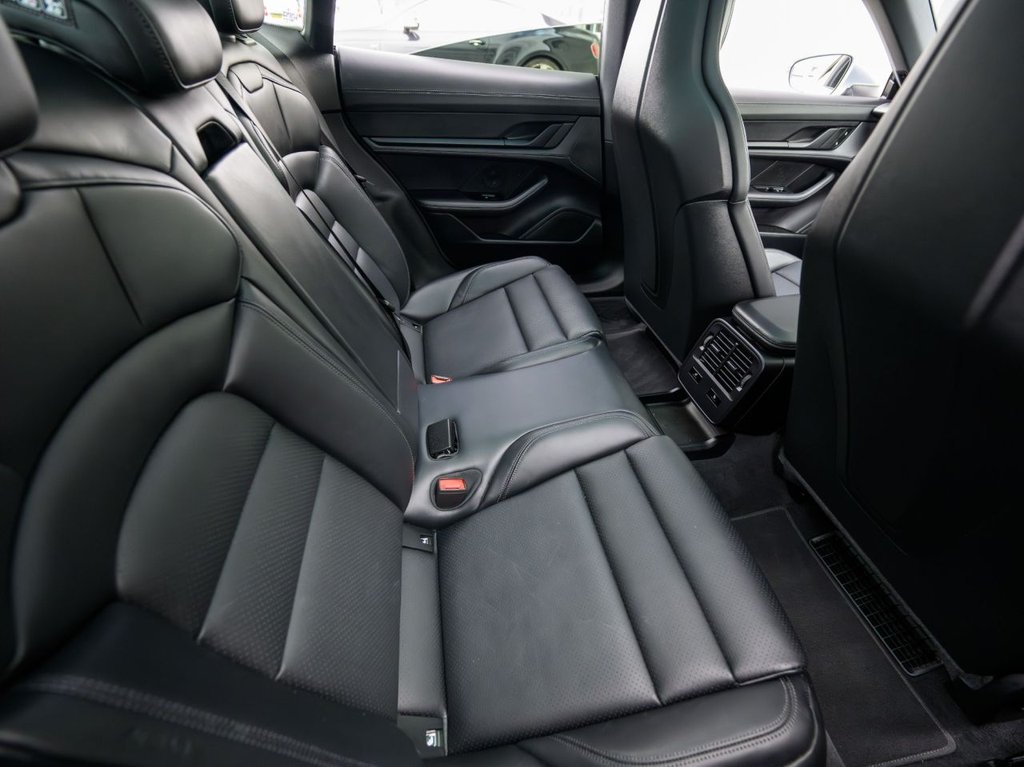 Used Porsche Taycan 2022 for sale - 77806922: Photo 14