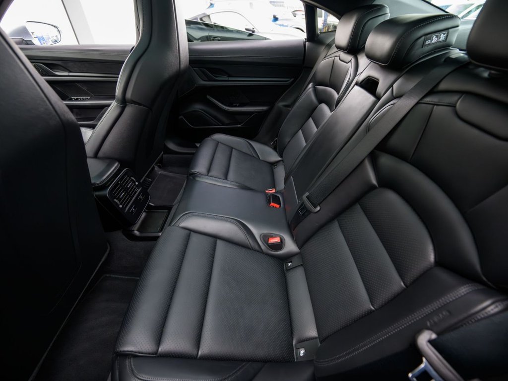 Used Porsche Taycan 2022 for sale - 77806922: Photo 15