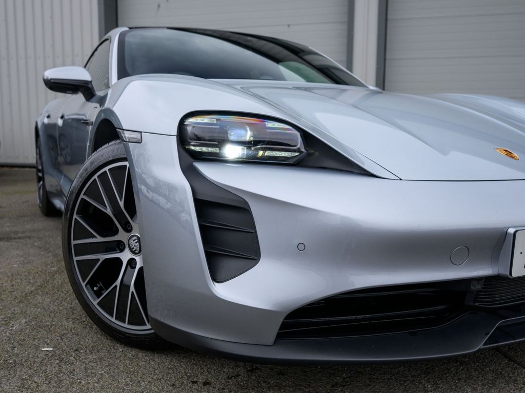 Used Porsche Taycan 2022 for sale - 77806922: Photo 9