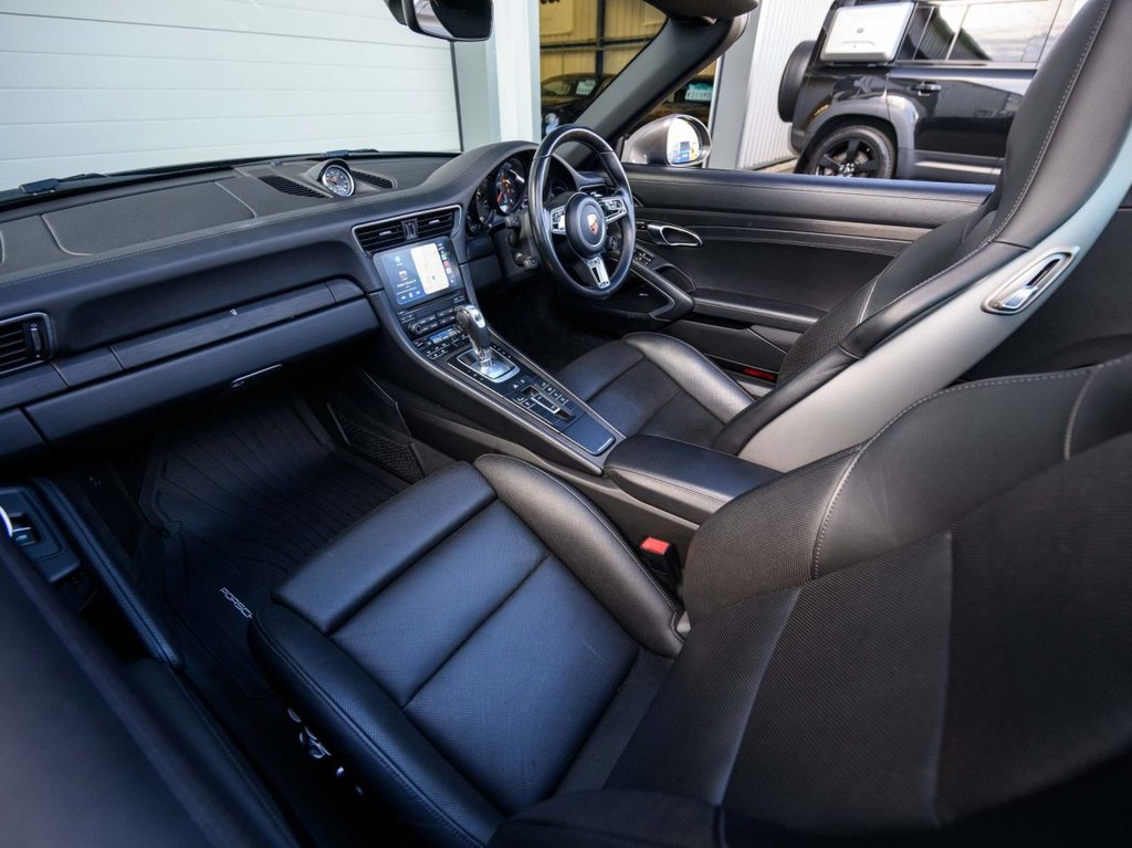 Used Porsche 911 2017 for sale - 78153940: Photo 17