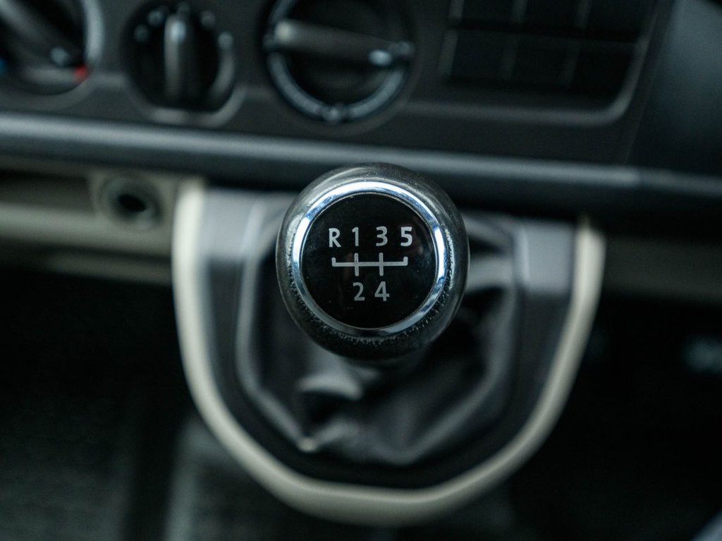 Used Volkswagen Transporter 2018 for sale - 77498887: Photo 11