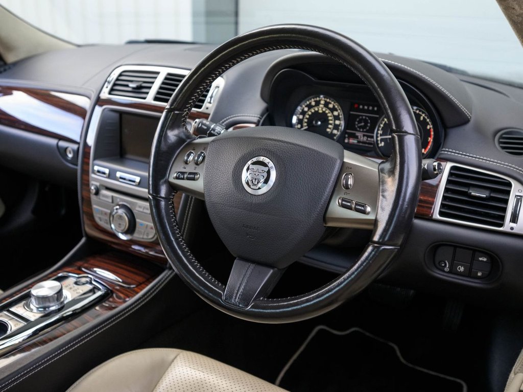 Used Jaguar XK 2010 for sale - 76985790: Photo 11