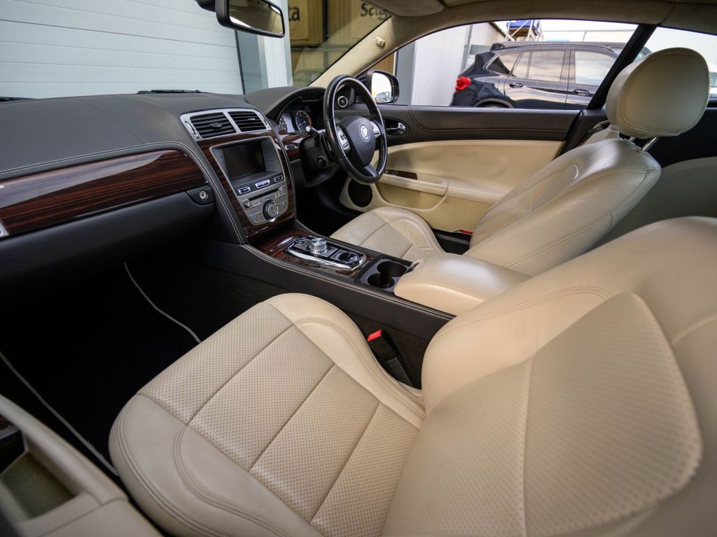 Used Jaguar XK 2010 for sale - 76985790: Photo 14