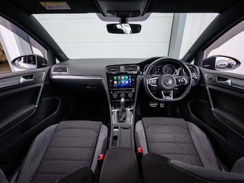 Used Volkswagen Golf 2017 for sale - 76080393: Photo