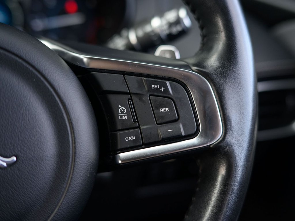 Used Jaguar F-Pace 2017 for sale - 76280213: Photo 17