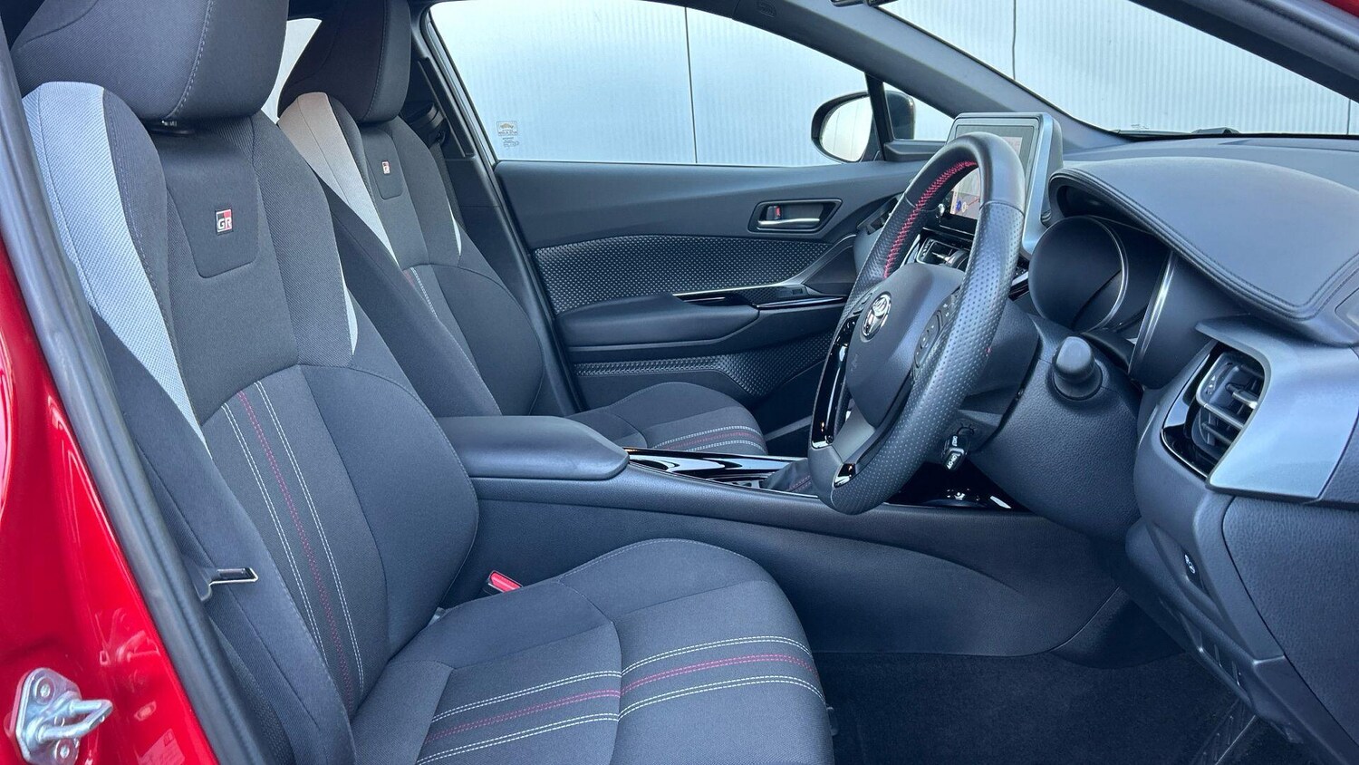 Used Toyota C-HR 2023 for sale - 77344058: Photo 15